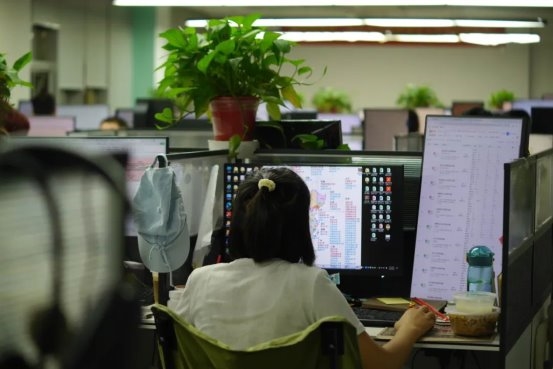 直击志愿填报现场！看看载望升学的规划师都在忙什么？(图3)