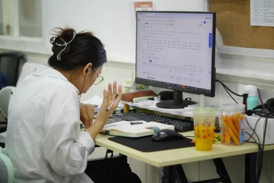 直击志愿填报现场！看看载望升学的规划师都在忙什么？(图2)