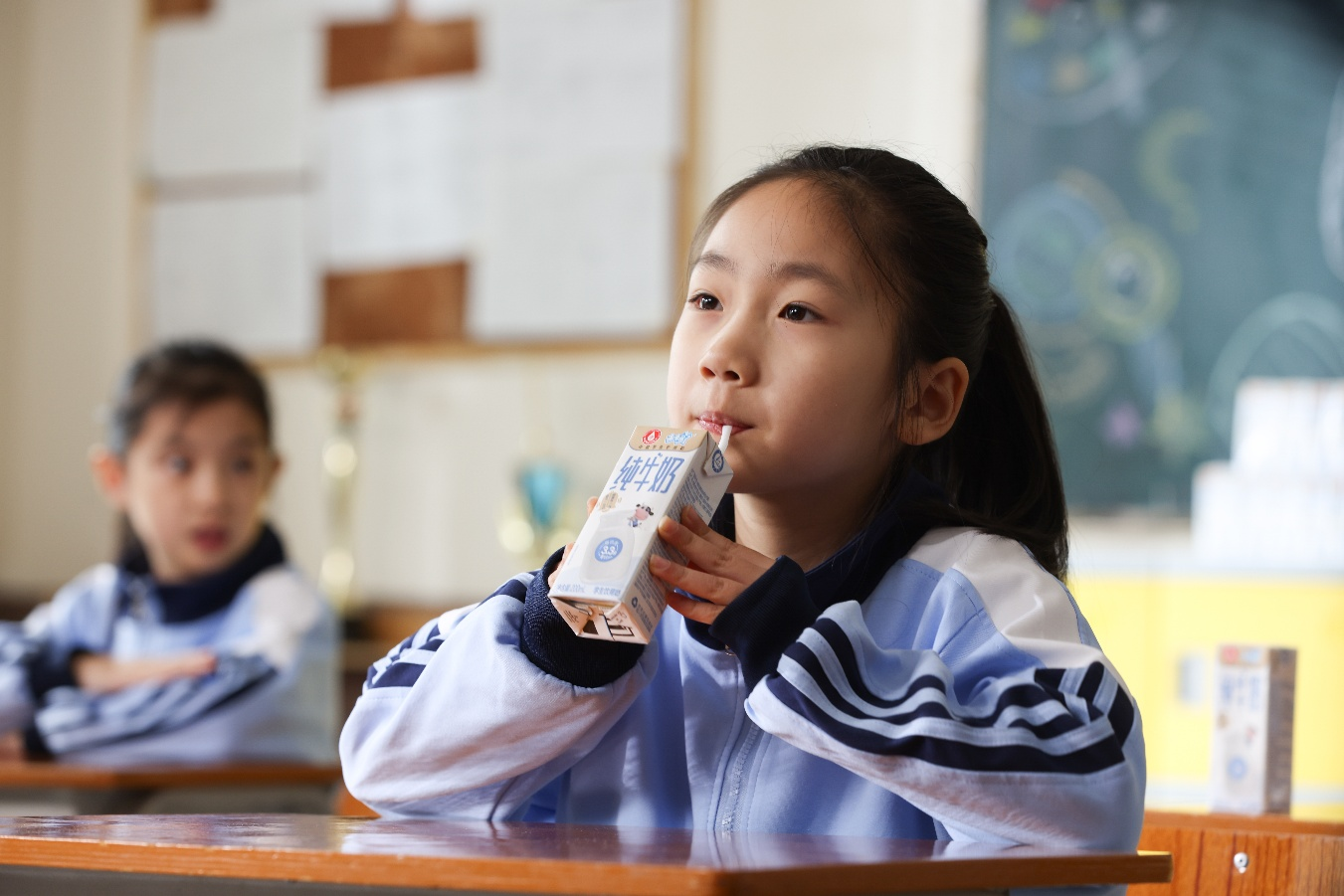 毅行廿五载 强国少年志 ——蒙牛集团携手推动国家“学生饮用奶计划”向新而行(图3)