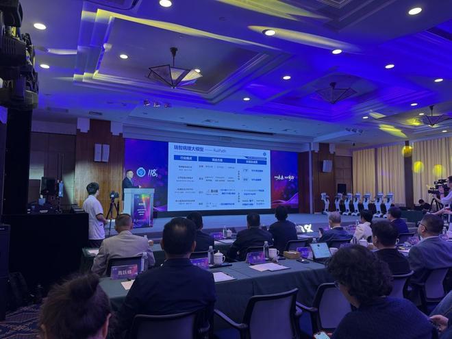 病理大模型识癌、健康手表一键呼救……AI在上海瑞金医院有这些