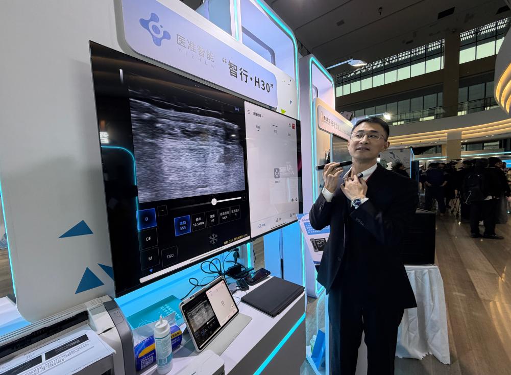 村有“社工”田有“园长”病捕快”——“A超”联赛“晒”出AI新生活(图2)