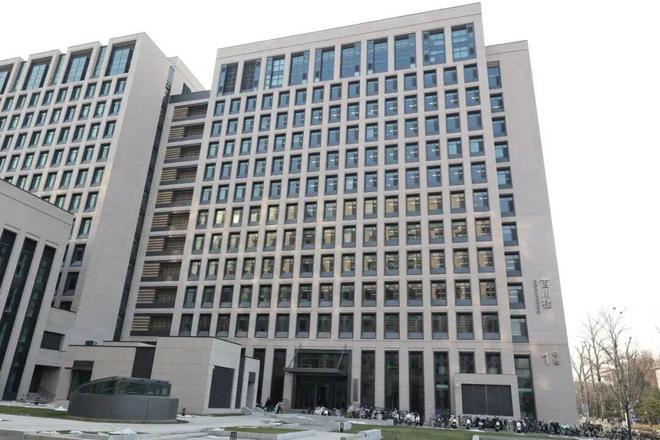 百川未渡先筑楼台：王小川与“百川楼”背后的大模型困局(图1)