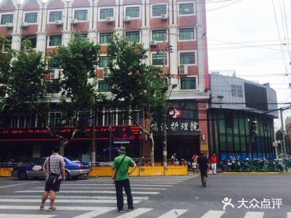 百福居颐养护理院环境设施怎么样？适合长期住吗？[上海百福居颐养护理院] 独立卫生间+防滑扶手长期照护规划贴心!(图4)