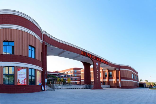 从“加速度”到“有温度”看阎良如何书写“成长”与“希望”(图1)