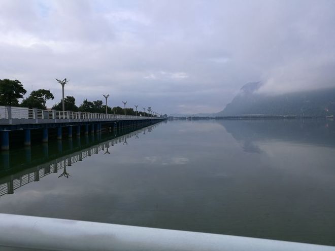 云南昆明香格里拉报团旅游省钱攻略：报团5天4晚行程规划消费透明(图1)