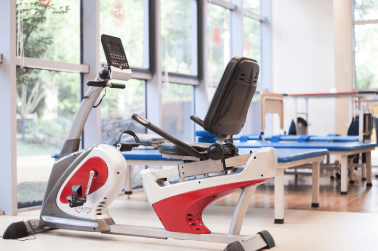 2025上海浦东新区护理院为异地不能自理老人打造温馨家园营养配餐急救设施全附收费查询攻略(图3)