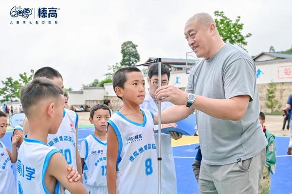 点亮大山的笑脸｜“伊利营养2030”联合“小饭碗公益计划”走进凉山幸福小学(图4)