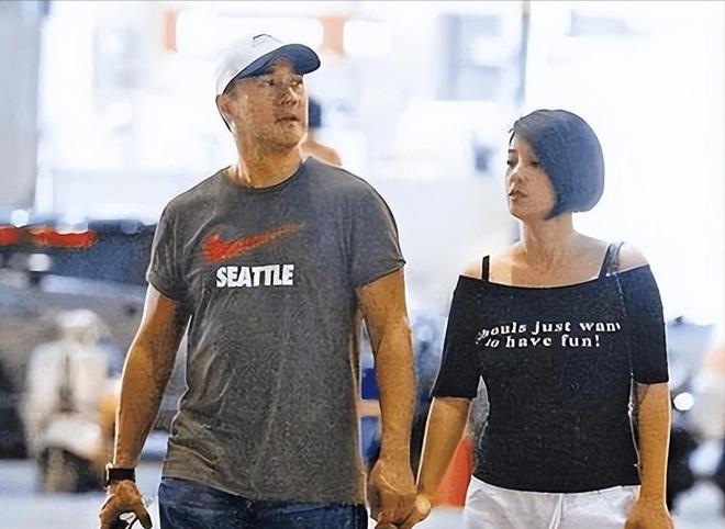 吴大维现状：住上海独栋豪宅59岁身材发福5岁可爱女儿好像他(图2)