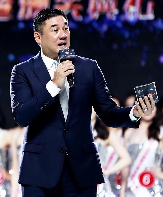 吴大维现状：住上海独栋豪宅59岁身材发福5岁可爱女儿好像他(图4)