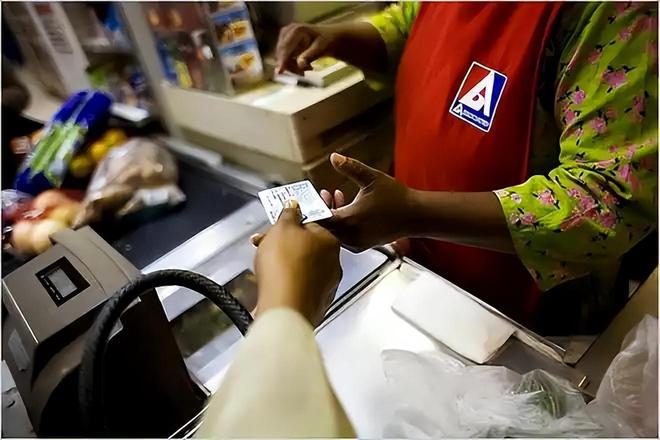 美国政府停摆坑惨穷人！食品券 11 月或将停发4200万人集体断粮(图9)