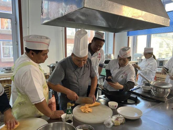 多元化培训“解锁”新技能 助群众端稳“就业饭碗”(图2)