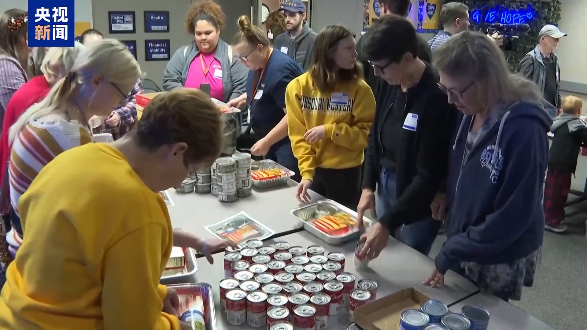 美政府“停摆”致民生问题凸显 两党仍僵持不下