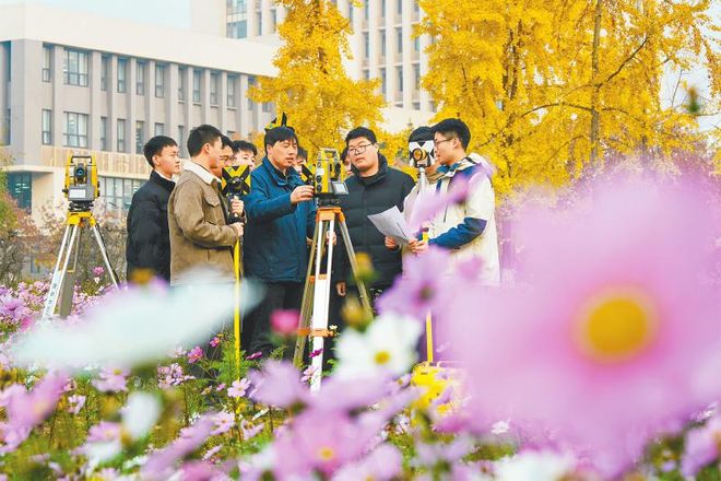 《四川日报》整版报道：奋力书写四川教育发展的时代答卷(图2)