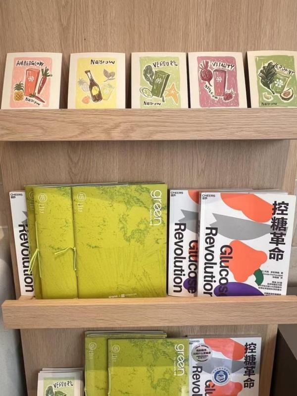 更多纤维 更慢升糖！ 奈雪“纤Studio”全国首店落地深圳人气爆棚(图2)